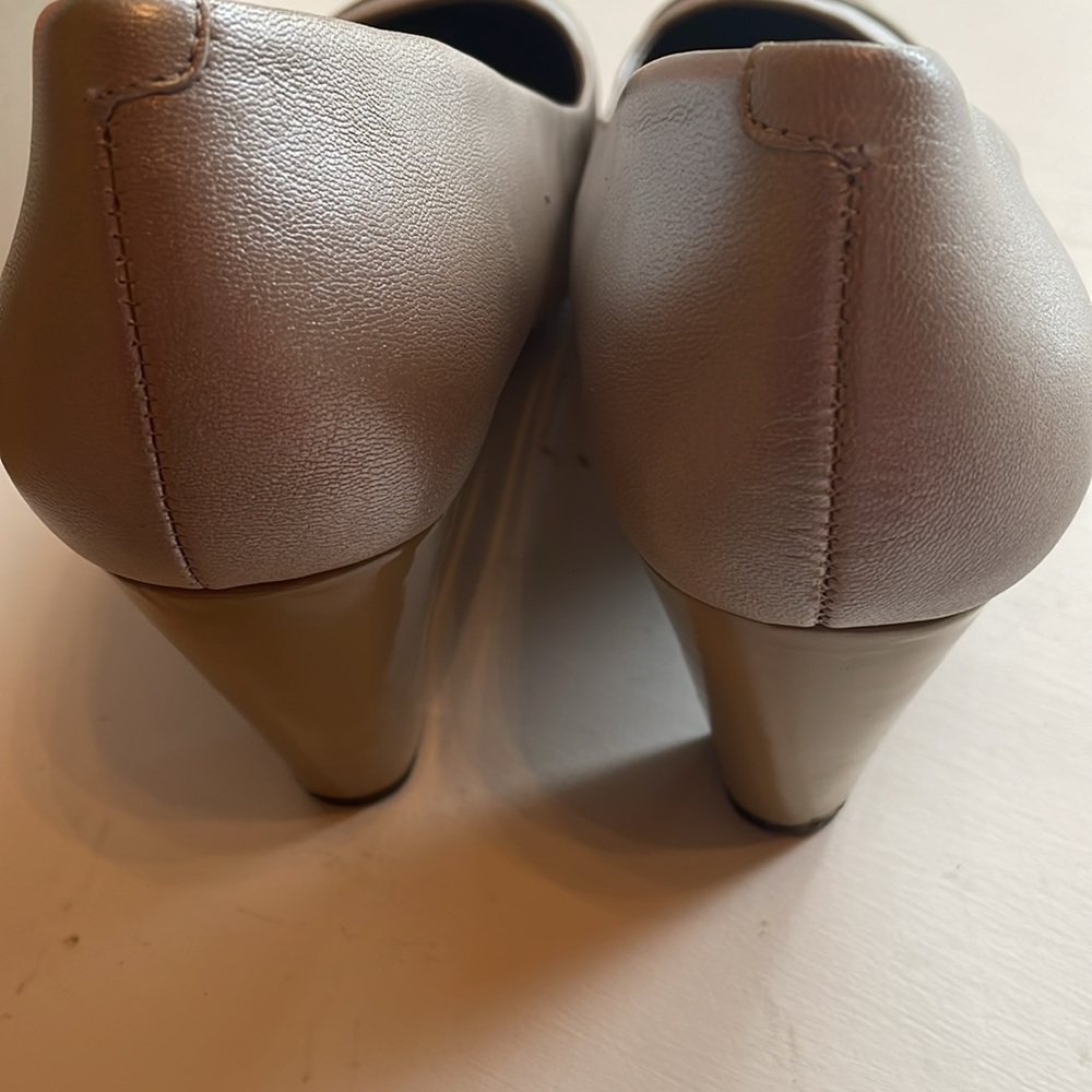 Easy Spirit 9 Wide Taupe Anti-Gravity 3” Heels - Picture 6 of 12